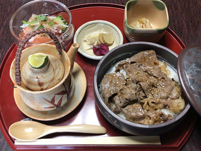 新名物「炙り焼き肉重」