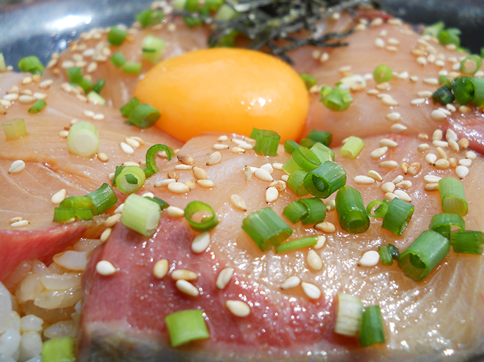 香川県のブランド魚「オリーブハマチ」のづけ丼