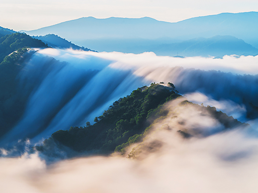 天女が現れそうな幻想的な風景