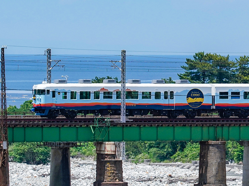 あいの風とやま鉄道観光列車「一万三千尺物語」