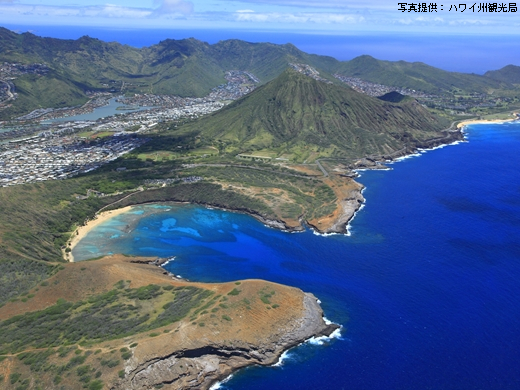 独特な形のハナウマ湾