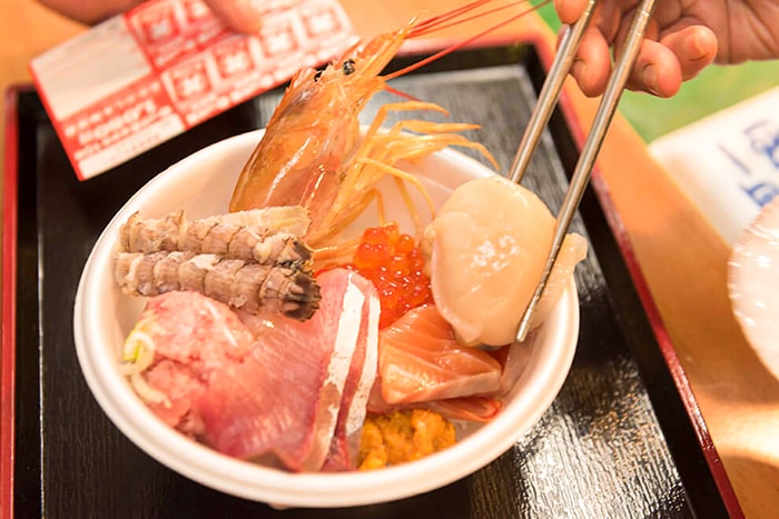 青森のっけ丼　青森魚菜センター本店