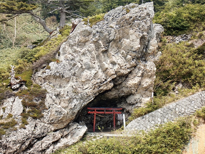 熊四郎岩窟