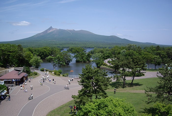 大沼公園から見る駒ケ岳