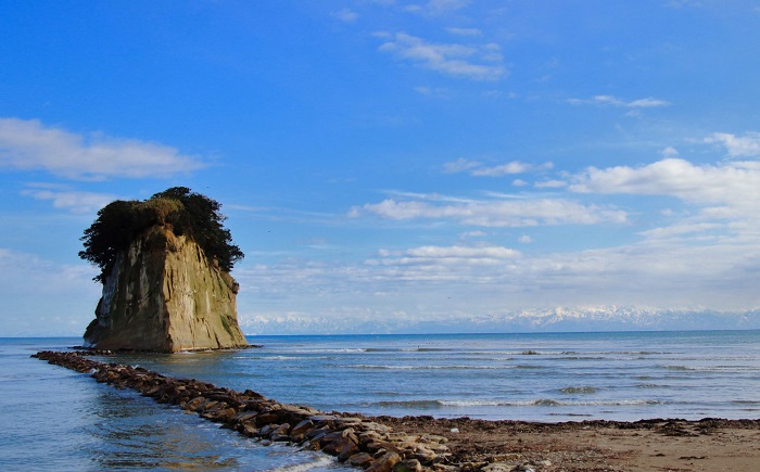 見附島　写真提供：珠洲市観光交流課