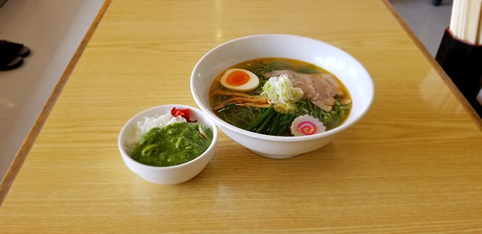 ほうれん草ラーメンとミニほうれん草カレー（イメージ）