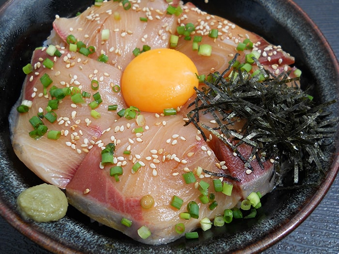 ハマチづけ丼／海鮮食堂じゃこや