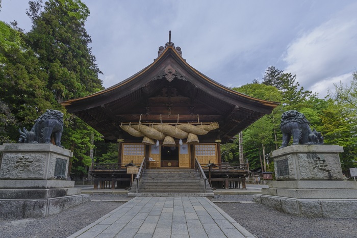 諏訪大社　下社（秋宮神楽殿）