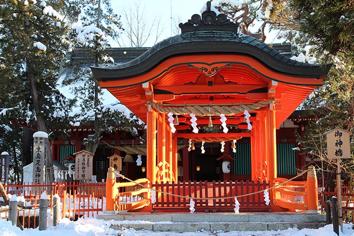 生島足島神社　写真提供：上田市マルチメディア情報センター