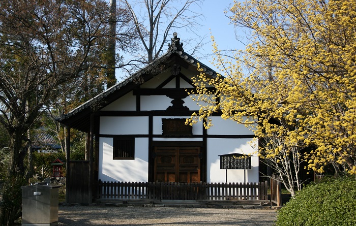 浴室(からふろ)　重要有形民俗文化財　写真提供：法華寺