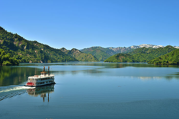 奥只見湖遊覧船