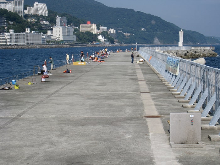 熱海港海釣り施設