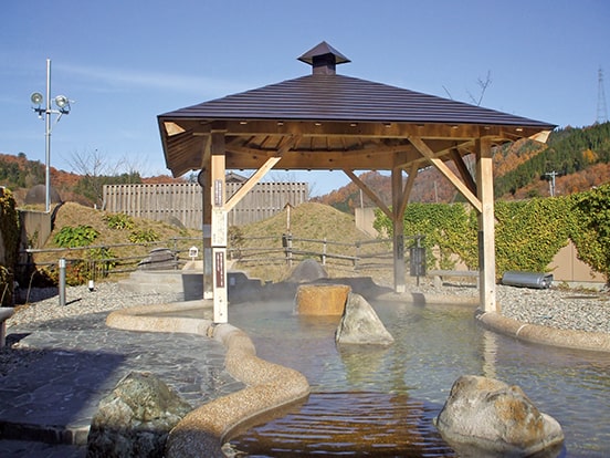 ひだ荘川温泉 桜香の湯／露天風呂（女性用）