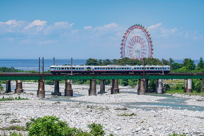 あいの風とやま鉄道観光列車「一万三千尺物語」