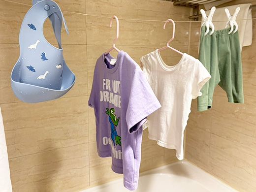 バスルームのロープで、ちょっとした洗濯も