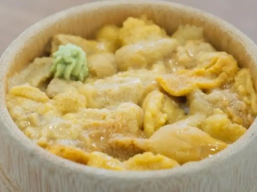 豪快！ごはんが見えないウニ丼を堪能 バスツアー付宿泊プラン