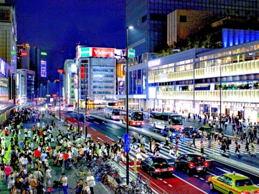 新宿駅周辺のシーン