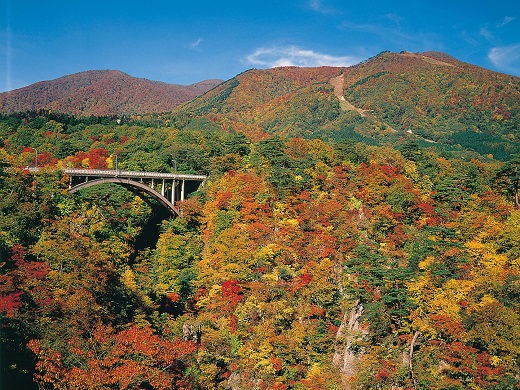 鳴子峡の紅葉イメージ