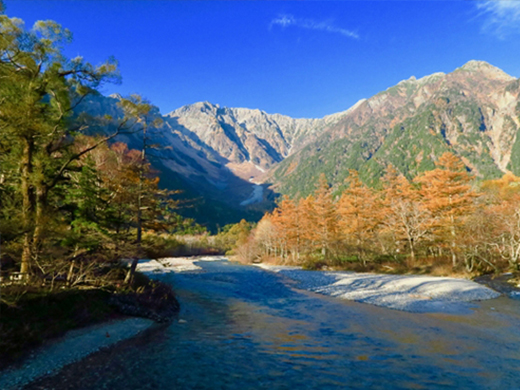 上高地の紅葉イメージ