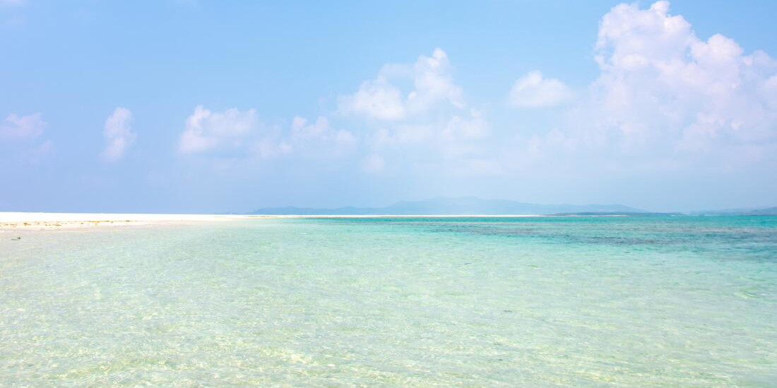 久米島の透き通る海