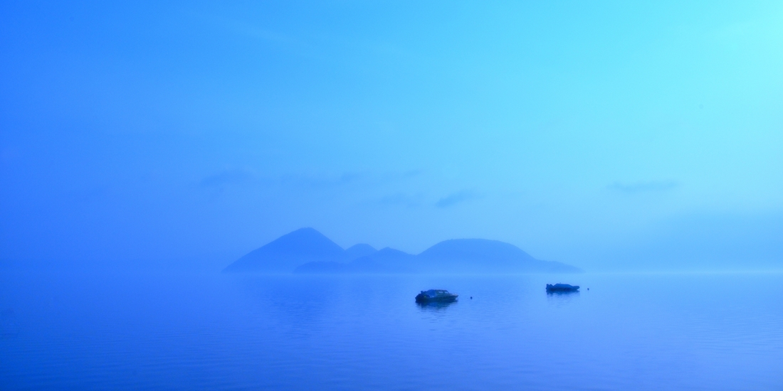 朝の洞爺湖の眺め