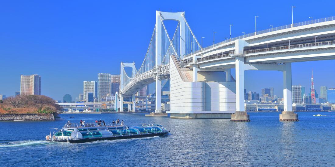 水上バスで東京観光