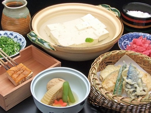 高台寺秋の早朝貸切拝観（ゆどうふの食事付）