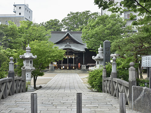 四柱神社