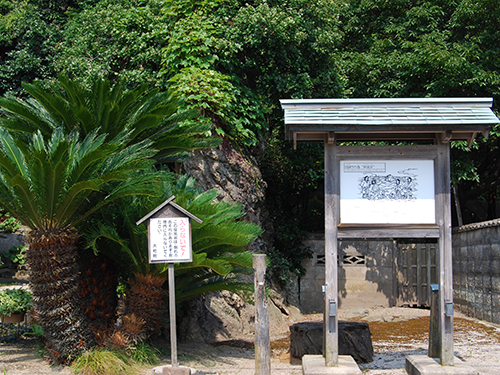 屏風岩(国譲り岩)