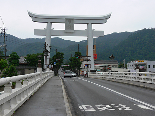 宇迦橋の大鳥居