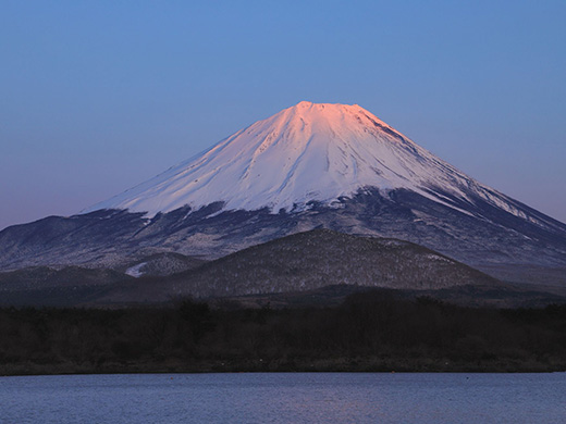 精進湖