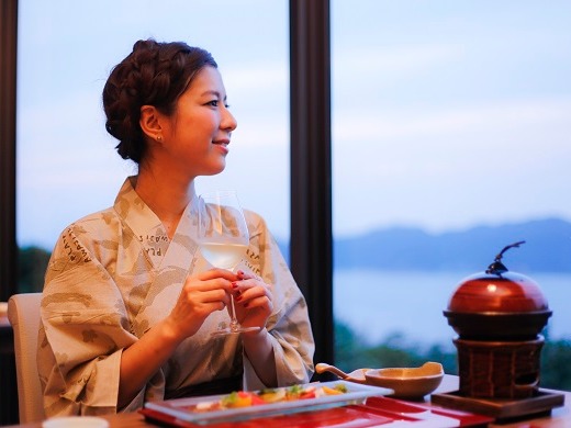 鳴門海峡を望む「ダイニング 花桐 -HANAGIRI-」（イメージ）