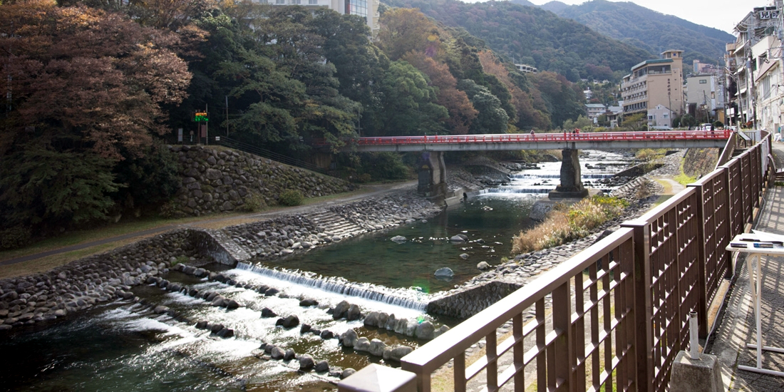 箱根湯本を流れる早川